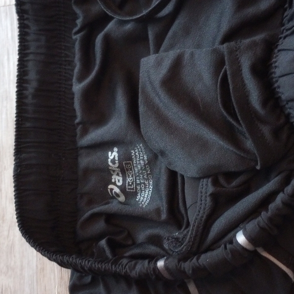Asics running shorts - Picture 3 of 3